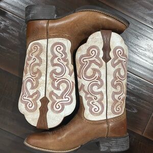 NEW - ARIAT WOMEN'S QUICKDRAW WESTERN
BOOTS - SQUARE TOE